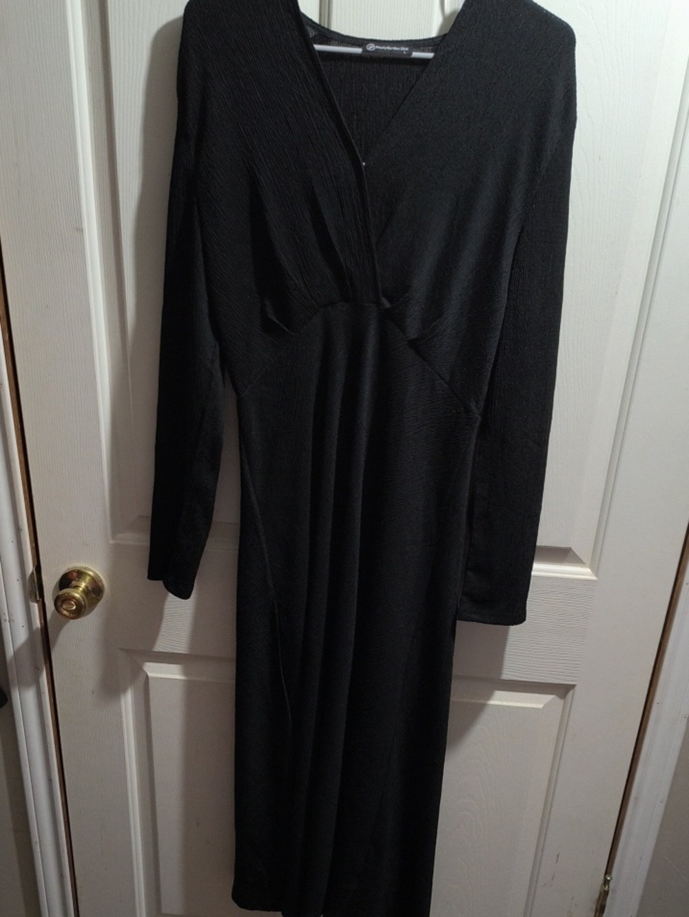 Black V-Neck Long Sleeve Dress